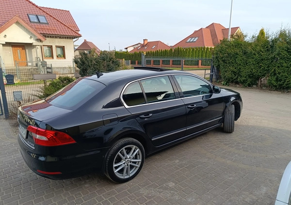 Skoda Superb cena 43900 przebieg: 300000, rok produkcji 2013 z Chojnice małe 301